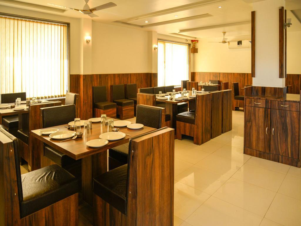 Oyo 4316 Hotel Sai Empire Shirdi Eksteriør billede